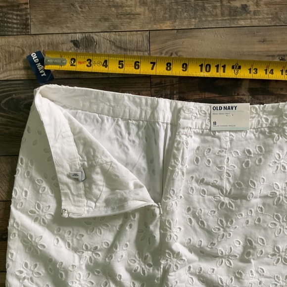 Women's Old Navy Sz 10 Solid White Eyelet Knee Length Skirt NWT - Picture 8 of 9